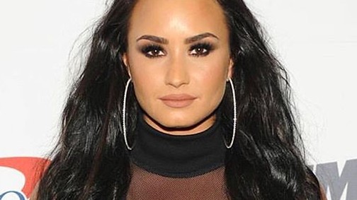 Demi Lovato nagyon bevállalós ezzel a fürdőruhával, te fel mernéd venni?