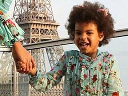 Így szégyenkezett Beyoncé és Jay Z kislánya, amikor meglátta szülei ágyjelenetét a koncertjükön!