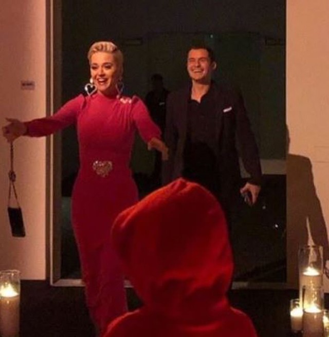 Na, kit jegyeztek el Valentin-napon? Bizony, KATY PERRY-T, nem is akárhogyan!