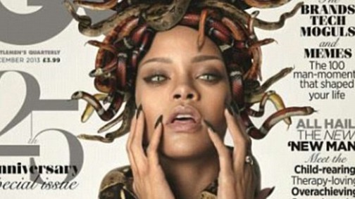 Rihanna kígyókkal a fején dermesztő medúza lett
