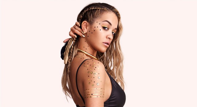 A 10 legfontosabb kiegészítő a tökéletes fesztiválhoz: a sminktől a szandálig