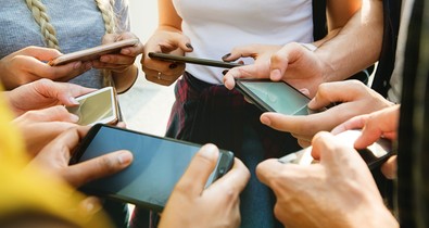 Kiszámíthatatlan idők: így formálja át a közösségi média a gyermekek életét 2025-ben