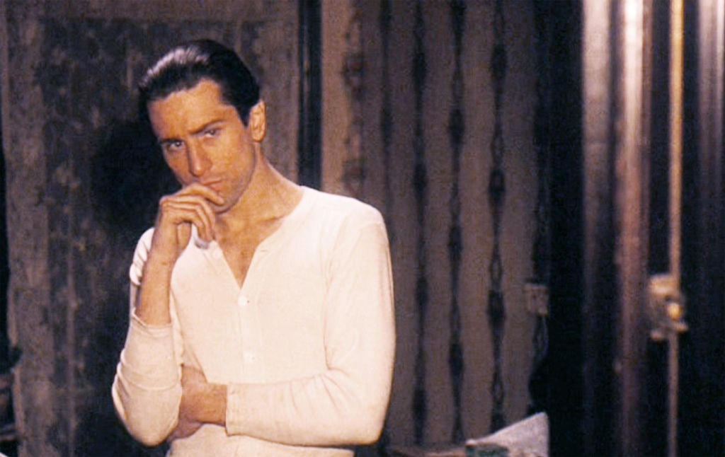 Robert De Niro mint fiatal Vito Corleone a Keresztapa II. című filmben (1974). Ez a szerep Oscar-díjat hozott neki, mégpedig úgy, hogy szinte végig olaszul beszélt a filmben.