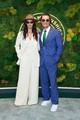 Matthew McConaughey és felesége, Camila Alves mesterkurzust tartottak az összehangolt páros öltözködésről. McConaughey kék öltönyt választott fehér inggel és zöld nyakkendővel. Ami Alvest illeti, ő inkább a bohém stílust képviselte. Egy fehér kosztümöt viselt, amihez egy barna cowboykalapot és néhány réteges arany nyakláncot párosított.