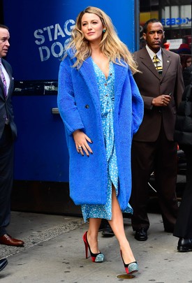 Blake Lively a Max Mara Teddy kabátjában