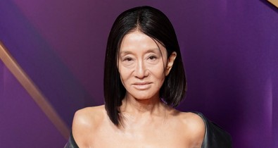A 76 éves Vera Wang szettjéből ordít a meztelenség, óriási feltűnést keltett a divattervező