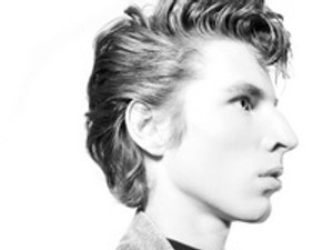 Óriási örömhír: Magyar fiú a Balenciaga arca