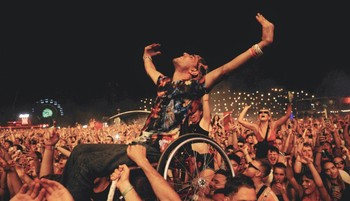 Kipróbáltam, milyen a Sziget Fesztivál kerekesszékesként, egy teljes napot kint töltöttem a legmenőbb magyar fesztiválon