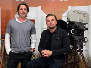 Kiugrik a szívünk: Brad Pitt és Leonardo DiCaprio közös fotózáson