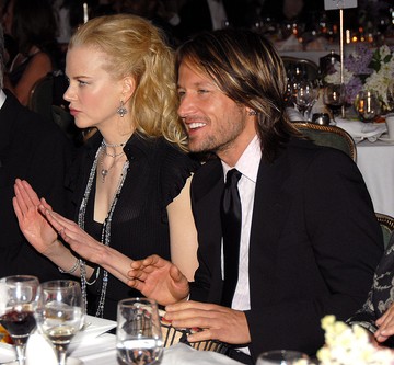 Nicole Kidman és Keith Urban 2005 januárjában találkoztak először a G’Day USA gálán Los Angelesben. A színésznő adta át a telefonszámát a zenésznek, de Urban nem hívta fel rögtön — négy hónap telt el, mire felkereste Kidmant.