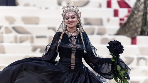 Madonna szentként pózol legújabb címlapján, és ettől még a kritikusai is leborulnak előtte