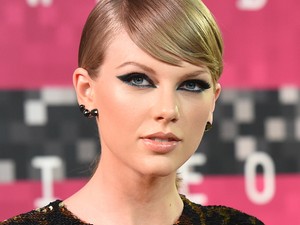 Ő Taylor Swift pasija és ezért nem mutatkoznak együtt SOHA!