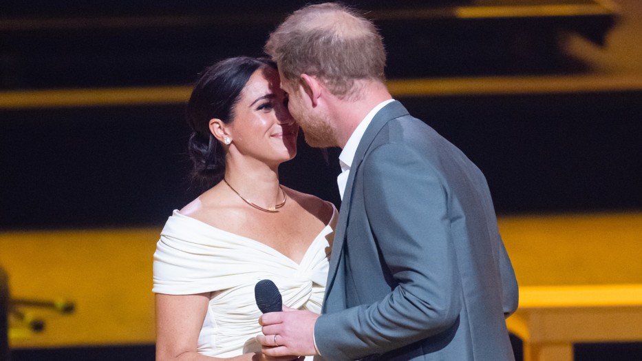 A szakértő szerint Meghan Markle és Harry herceg testbeszédéből sugárzik az összhang