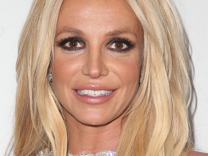 Hű, Britney! Ez a ruha olyan átlátszó, hogy akár meztelenül is jöhettél volna!