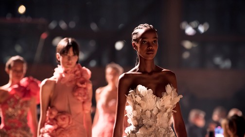 Ezeket a 2022-es tavaszi couture bemutatókat neked is látnod kell!