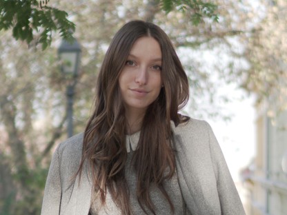 Ilyen szettet választott ma Emci a randijához