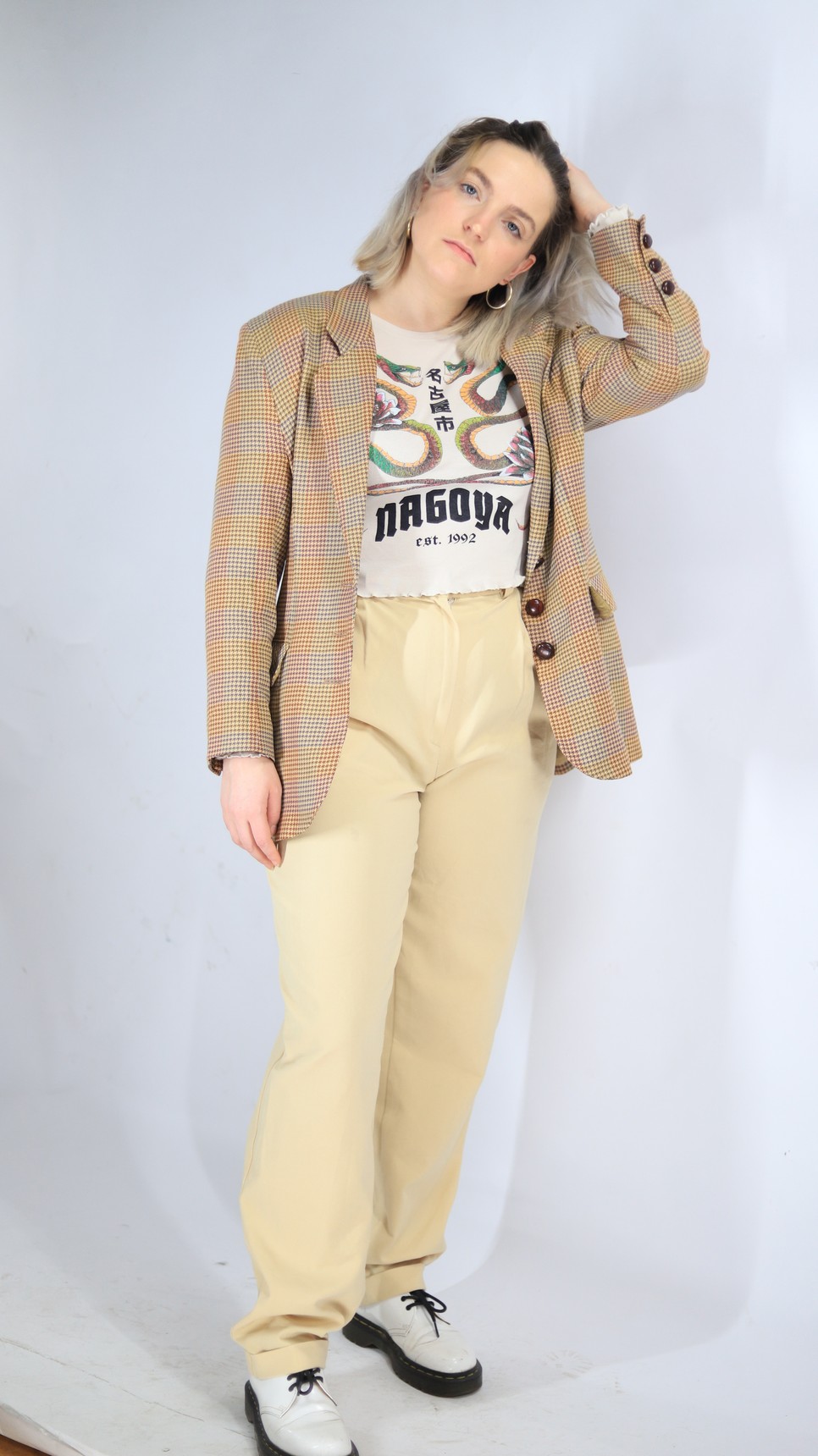 aZorka csütörtökön bézsben tündököl