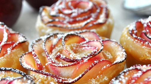 Gyönyörű, pofonegyszerű és finom: Almarózsák, ahogy mi szeretjük