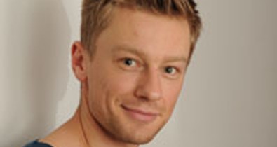 "Nem nagyon érdekel, hogy áll a hajam..." - interjú Száraz Dénessel