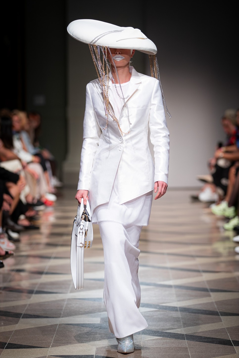 Megszületett az egyedi Virág Kerényi print, és a Budapest Fashion Weeken került bemutatásra