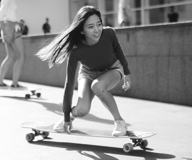 ko hyojoo, longborad, videó, intagram, vogue, longboardozik, gördeszka