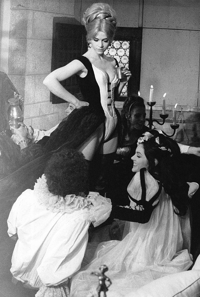 Ebben a filmben több alkalommal is meztelenruhába bújt a világsztár.