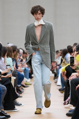 Jonathan Anderson a 2025-ös őszi/téli férfikollekcióval mutatkozott be a Diornál