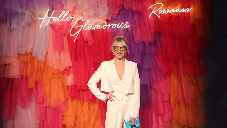 Borbély Alexandra a Glamour Women of the Year gálára egy Karl Lagerfeld kosztümben érkezett