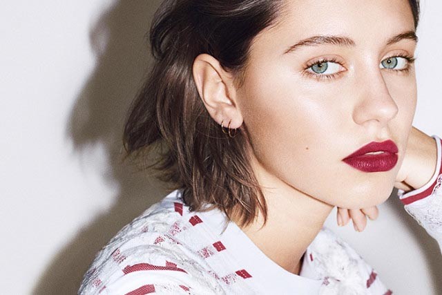 Iris Law Burberry Beauty