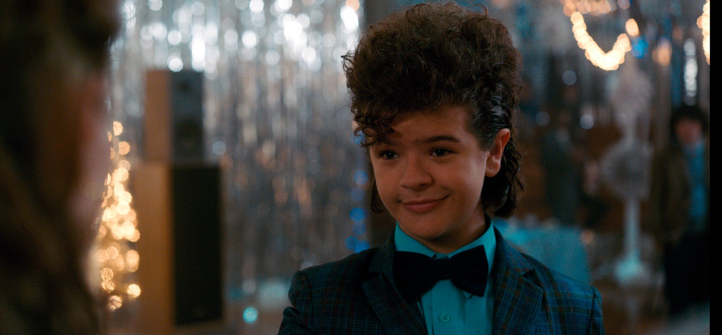 Gaten Matarazzo Dustin Henderson bőrébe bújt a sorozatban, akinek göndör haja a védjegyévé vált. 