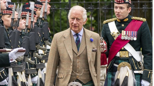 Megdöbbentő részletek derültek ki Károly családi összejöveteléről