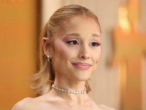Tényleg ő lenne? Ariana Grande megvált szőke tincseitől, friss fotóján szinte rá sem ismertünk az énekesnőre