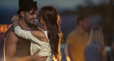 „Az ölében ültem azon a kihalt, nyilvános helyen, ő pedig hamar cirógatni kezdett” - A megcsalás nem mindig rossz döntés