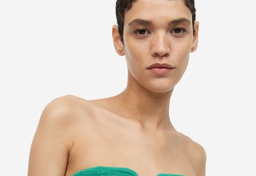 Újra hódít a csőtop és csőruha, a kilencvenes évek esszenciájával