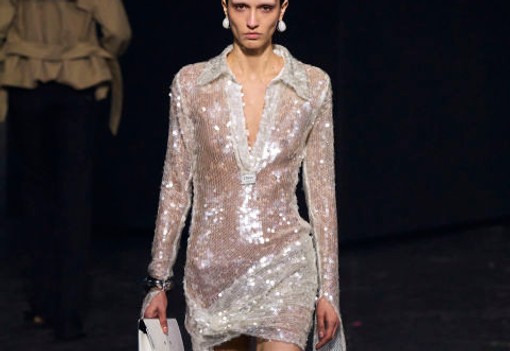 Levegőből készített táskát egy divatcég, valami egészen zseniális lett a kockacukor súlyú kiegészítő