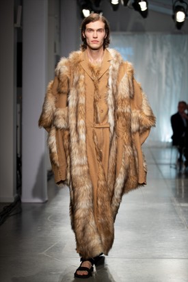 Beöthy Kiss Hanga tervezte öltözék a Mome Fashion Show 2024-en