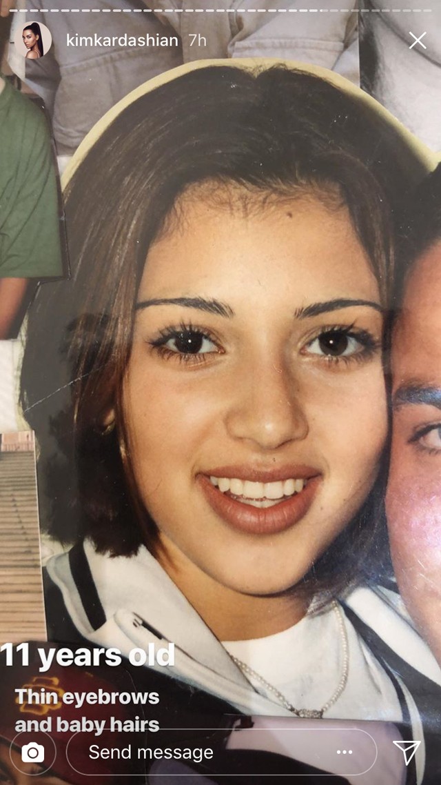 Kim Kardashian 11 évese vékony szemöldökkel és baba hajakkal. 