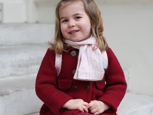 Őrület! Sarolta hercegnő hihetetlenül hasonlít Erzsébet királynőre