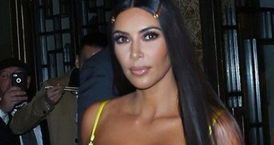 Jaj! Nagyon behúzták a fűzőt Kim Kardashian-on! Hogyan kap levegőt?