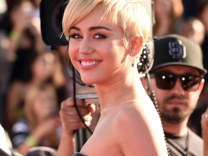 Miley Cyrusszá változtatta magát ez a lány! Őrületes átalakulás! 