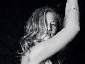 Tenki Réka: „A férfitól elvárom, hogy partnerként kezeljen, ne pedig a házvezetőnőjeként”