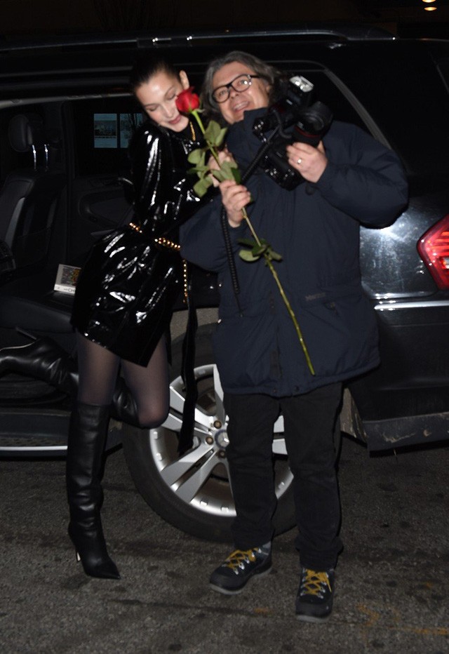 Bella Hadid és egy poparazzi