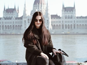 Szabó Norina ma is bizonyítja, hogy a fekete minden nap tökéletes választás