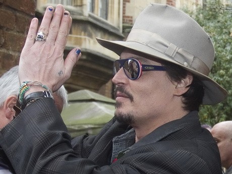 Néhány nappal később a lakk kissé már lekopott, biztos mosogatott közben néhányszor!