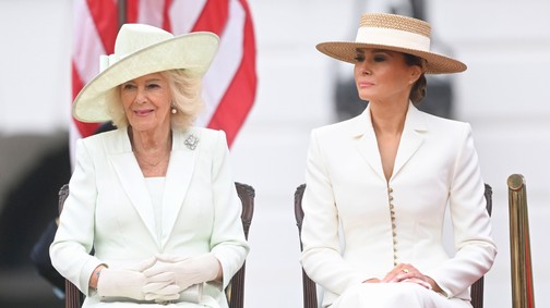 Melania Trump élete legszebb ruhájában ragyog, Kamilla királyné Barbie-nak öltözött a találkozójukon