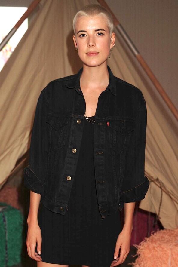 A modellek között azért előfordulnak kopasz kedvencek, az ízig-vérig punk Agyness Deyn esetében nem is volt meglepő ez a húzás.