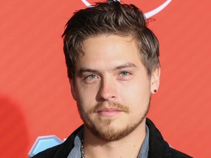 Dylan Sprouse dögös fotóitól eláll a lélegzetünk! - Palvin Barbi vőlegénye modellnek is tökéletes lenne