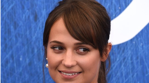 Alicia Vikander velencei belépője is szuperbájos