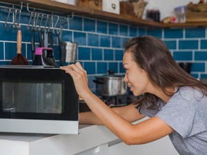 10 élelmiszer, amit soha nem szabadna újramelegítened a mikróban, mégis rendszeresen megteszed