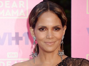 Elképesztő, hogy 50 évesen ilyen bombaformában van Halle Berry